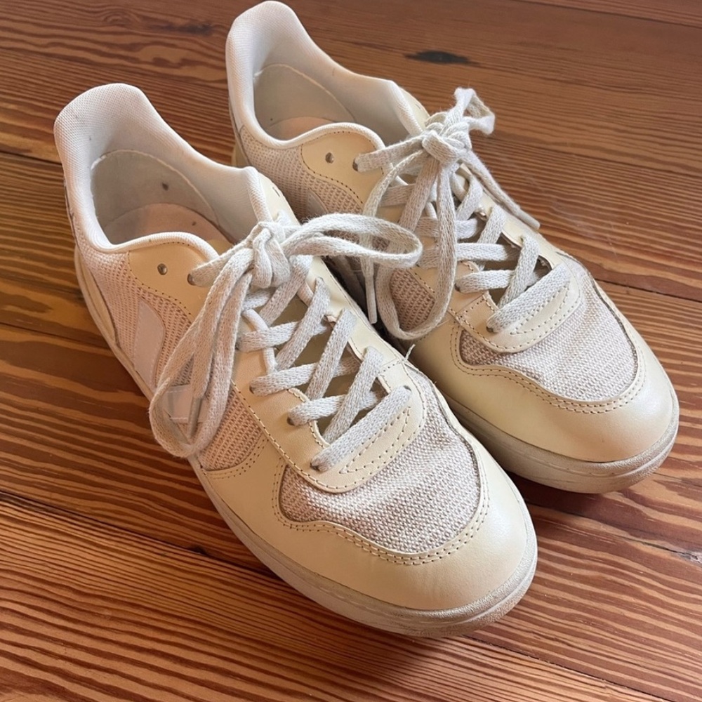 Veja V-10 J-Mesh Jute White
Sneakers - Size 8 - Picture 3 of 5